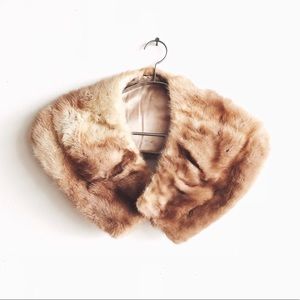 🛑SOLD🛑Camel color vintage lapel real fur